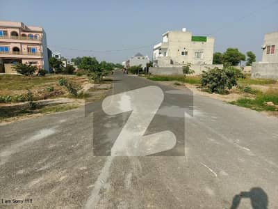 پنجاب گورنمنٹ سرونٹ ہاؤسنگ سکیم ساہیوال میں 5 مرلہ رہائشی پلاٹ 40.0 لاکھ میں برائے فروخت۔