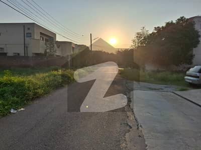 5 Marla Beautiful Location Ideal For Builders Near Park Plot For Sale