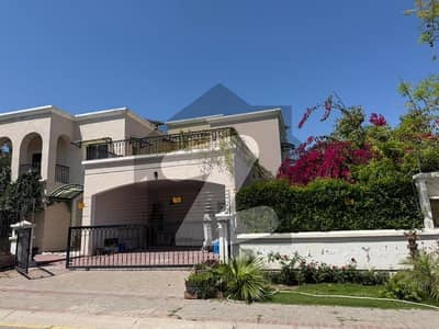 عمارکینیان ویوز اسلام آباد میں 5 کمروں کا 2 کنال مکان 11.0 کروڑ میں برائے فروخت۔