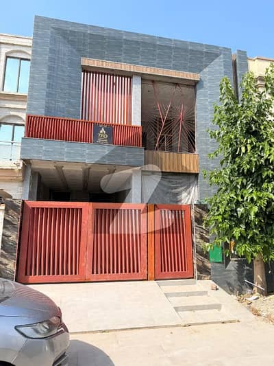 بحریہ ٹاؤن عمر بلاک بحریہ ٹاؤن سیکٹر B,بحریہ ٹاؤن,لاہور میں 3 کمروں کا 5 مرلہ مکان 1.45 لاکھ میں کرایہ پر دستیاب ہے۔