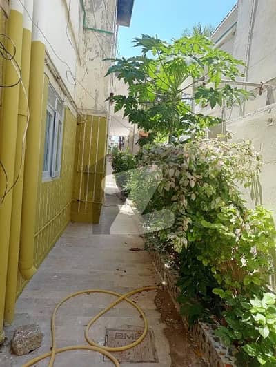 Portion for rent  Gulshan-e-iqbal block 6 3bed drawing dinning  Ground Floor