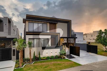 ڈی ایچ اے فیز 7 - بلاک زیڈ ڈی ایچ اے فیز 7,ڈیفنس (ڈی ایچ اے),لاہور میں 5 کمروں کا 1 کنال مکان 7.0 کروڑ میں برائے فروخت۔