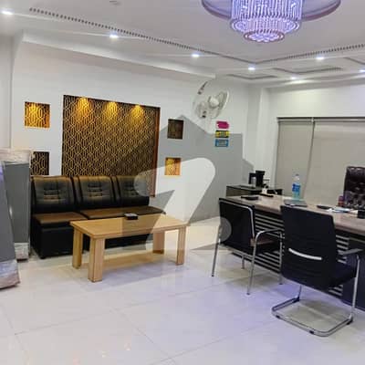 ڈیوس روڈ لاہور میں 1 کمرے کا 3 مرلہ دفتر 80.0 ہزار میں کرایہ پر دستیاب ہے۔