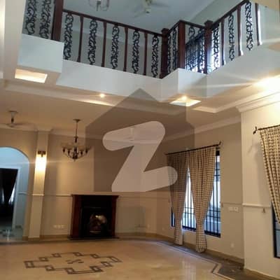 ایف ۔ 11 اسلام آباد میں 5 کمروں کا 2 کنال مکان 4.5 لاکھ میں کرایہ پر دستیاب ہے۔