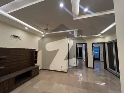 بحریہ انکلیو - سیکٹر سی 1 بحریہ انکلیو,بحریہ ٹاؤن,اسلام آباد میں 5 کمروں کا 10 مرلہ مکان 1.7 لاکھ میں کرایہ پر دستیاب ہے۔