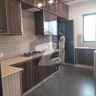 ڈی ایچ اے فیز 5 - بلاک بی فیز 5,ڈیفنس (ڈی ایچ اے),لاہور میں 3 کمروں کا 5 مرلہ مکان 1.2 لاکھ میں کرایہ پر دستیاب ہے۔