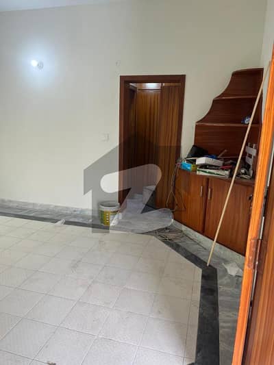 نیسپاک ہاؤسنگ سوسائٹی - فیز 1 - بلاک D1 نیسپاک سکیم فیز 1,کالج روڈ,لاہور میں 6 کمروں کا 1 کنال مکان 4.9 کروڑ میں برائے فروخت۔