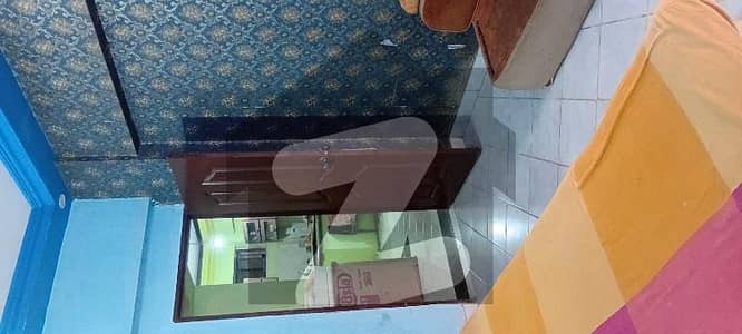 گلشن-اے-کنیز فاطمہ - بلاک 1 گلشنِ کنیز فاطمہ,سکیم 33,کراچی میں 2 کمروں کا 5 مرلہ فلیٹ 85.0 لاکھ میں برائے فروخت۔