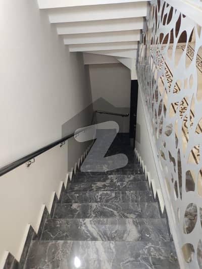 اقبال پارک لاہور میں 3 کمروں کا 5 مرلہ مکان 2.5 کروڑ میں برائے فروخت۔