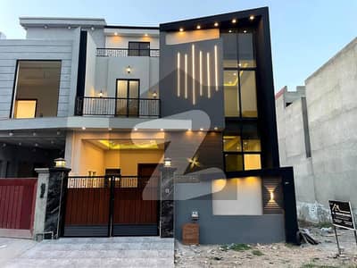 پارک ویو سٹی لاہور میں 4 کمروں کا 5 مرلہ مکان 1.53 کروڑ میں برائے فروخت۔ پارک ویو سٹی لاہور میں 4 کمروں کا 5 مرلہ مکان 1.53 کروڑ میں برائے فروخت۔