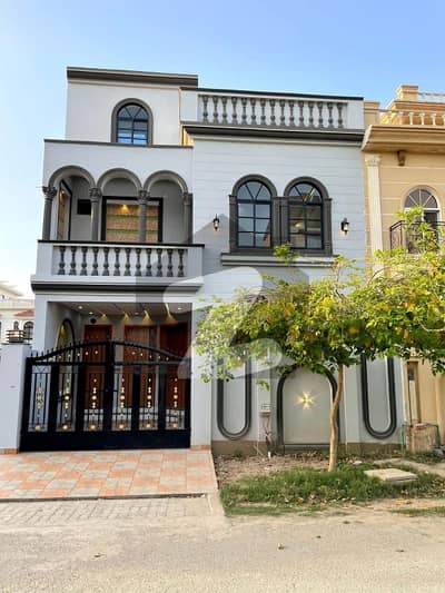 پارک ویو سٹی لاہور میں 4 کمروں کا 5 مرلہ مکان 1.54 کروڑ میں برائے فروخت۔ پارک ویو سٹی لاہور میں 4 کمروں کا 5 مرلہ مکان 1.54 کروڑ میں برائے فروخت۔