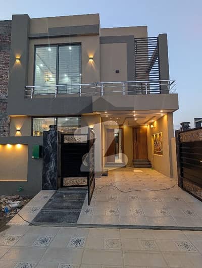 بحریہ نشیمن لاہور میں 3 کمروں کا 5 مرلہ مکان 1.7 کروڑ میں برائے فروخت۔