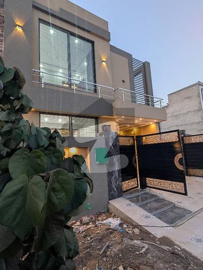 5 Marla Modern House for Sale Bahria Nasheman Lahore