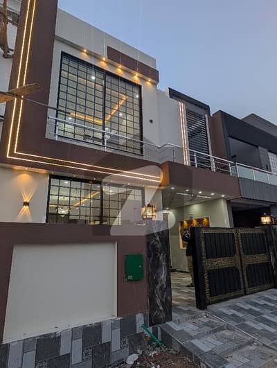 بحریہ نشیمن لاہور میں 3 کمروں کا 5 مرلہ مکان 1.69 کروڑ میں برائے فروخت۔