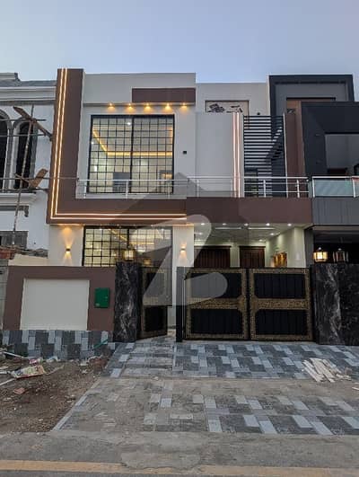 بحریہ نشیمن لاہور میں 3 کمروں کا 5 مرلہ مکان 1.69 کروڑ میں برائے فروخت۔ بحریہ نشیمن لاہور میں 3 کمروں کا 5 مرلہ مکان 1.69 کروڑ میں برائے فروخت۔