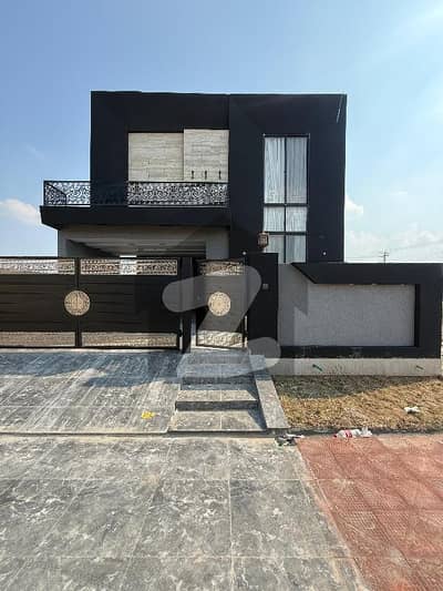 سینٹرل پارک ہاؤسنگ سکیم لاہور میں 4 کمروں کا 10 مرلہ مکان 2.5 کروڑ میں برائے فروخت۔