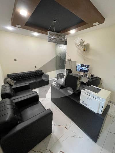 شاہراہِ فیصل کراچی میں 4 مرلہ دفتر 2.2 کروڑ میں برائے فروخت۔