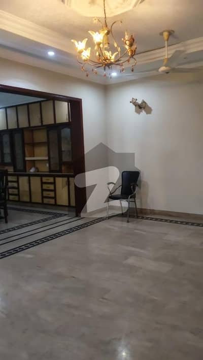 UPPER PORTION AVAILABLE FOR RENT IN WAPDA TOWN PHASE 1 VIP LOCATION 4 BADROOM 4 WASHROOM TV LAUNCH KITCHEN DRAWING ROOM+ DINING ROOM STORE ROOM+ TOP FLOOR PR 1 BEDROOM+ CHHATRA MONTY BIJALI PANI GAS AVAILABLE BADI GADI KI PARKING