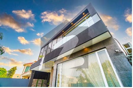 1 Kanal Home A Perfect Blend Of Luxury And Comfort, Near DOLMEN MALL, Top Location, Facing Park, Solid Build, In DHA Phase 6 At Reasonable Price