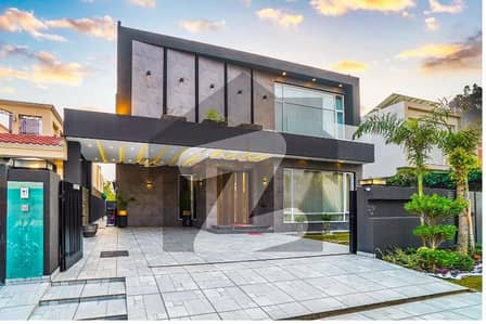 1 Kanal Home A Perfect Blend Of Luxury And Comfort, Near DOLMEN MALL, Top Location, Facing Park, Solid Build, In DHA Phase 6 At Reasonable Price