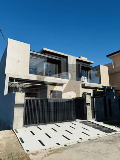 ماڈل ٹاؤن ملتان میں 5 کمروں کا 10 مرلہ مکان 4.25 کروڑ میں برائے فروخت۔ ماڈل ٹاؤن ملتان میں 5 کمروں کا 10 مرلہ مکان 4.25 کروڑ میں برائے فروخت۔