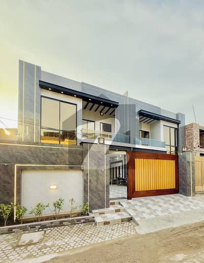 بوسان روڈ ملتان میں 5 کمروں کا 10 مرلہ مکان 3.3 کروڑ میں برائے فروخت۔