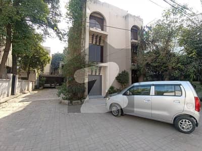 نیو مسلم ٹاؤن لاہور میں 3 کمروں کا 6 مرلہ عمارت 7.1 کروڑ میں برائے فروخت۔