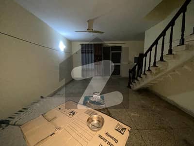 ڈی ایچ اے فیز 1 - بلاک پی فیز 1,ڈیفنس (ڈی ایچ اے),لاہور میں 3 کمروں کا 10 مرلہ مکان 1.4 لاکھ میں کرایہ پر دستیاب ہے۔