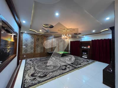 بحریہ ٹاؤن فیز 8 - بلاک اے1 بحریہ ٹاؤن فیز 8,بحریہ ٹاؤن راولپنڈی,راولپنڈی میں 9 کمروں کا 1 کنال مکان 6.8 کروڑ میں برائے فروخت۔