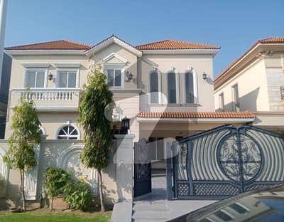 ڈی ایچ اے فیز 7 ڈیفنس (ڈی ایچ اے),لاہور میں 5 کمروں کا 1 کنال مکان 3.1 لاکھ میں کرایہ پر دستیاب ہے۔