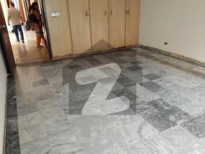 ڈی ایچ اے فیز 3 ڈیفنس (ڈی ایچ اے),لاہور میں 3 کمروں کا 1 کنال بالائی پورشن 90.0 ہزار میں کرایہ پر دستیاب ہے۔