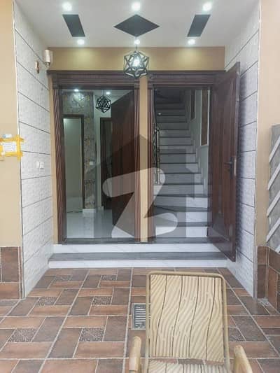 یونین گرین کالج روڈ,لاہور میں 4 کمروں کا 3 مرلہ مکان 1.65 کروڑ میں برائے فروخت۔