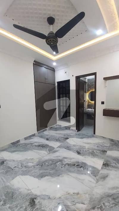 یونین گرین کالج روڈ,لاہور میں 4 کمروں کا 3 مرلہ مکان 1.7 کروڑ میں برائے فروخت۔