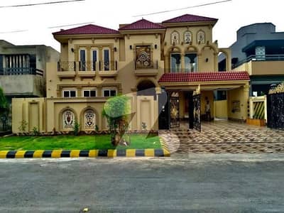 ویلینشیاء ہاؤسنگ سوسائٹی لاہور میں 6 کمروں کا 1 کنال مکان 8.0 کروڑ میں برائے فروخت۔ ویلینشیاء ہاؤسنگ سوسائٹی لاہور میں 6 کمروں کا 1 کنال مکان 8.0 کروڑ میں برائے فروخت۔