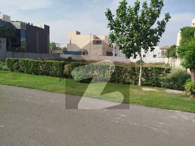 ڈی ایچ اے فیز 7 - بلاک وائے فیز 7,ڈیفنس (ڈی ایچ اے),لاہور میں 4 کنال رہائشی پلاٹ 16.0 کروڑ میں برائے فروخت۔