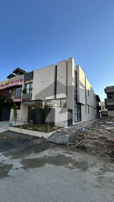 بی ۔ 17 اسلام آباد میں 4 کمروں کا 7 مرلہ مکان 4.7 کروڑ میں برائے فروخت۔