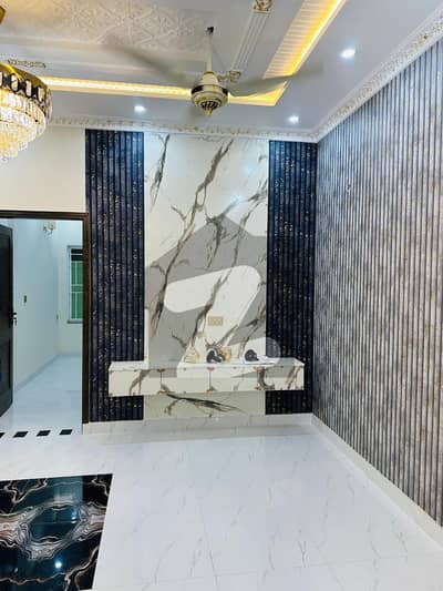 ایڈن بولیوارڈ ہاؤسنگ سکیم کالج روڈ,لاہور میں 5 کمروں کا 5 مرلہ مکان 2.45 کروڑ میں برائے فروخت۔