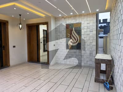 بش ایگزیکٹو ولاز ملتان میں 5 کمروں کا 7 مرلہ مکان 80.0 ہزار میں کرایہ پر دستیاب ہے۔