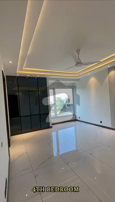 1 KANAL LUXURY HOUSE NEAR TO PARK AVAILABLE FOR SALE