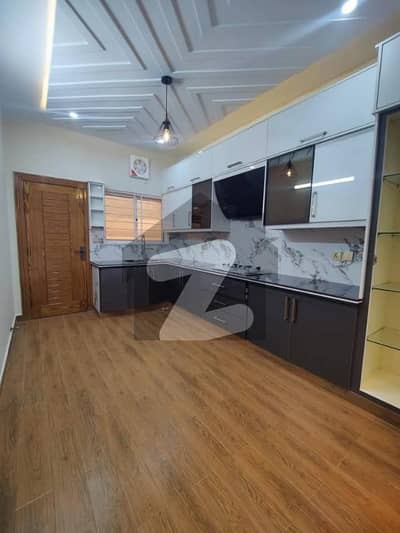 4 BED including servant Quarter UPPER PORTION Neat And Clean  gas separate meter electricity separate meter( water bore) car parking