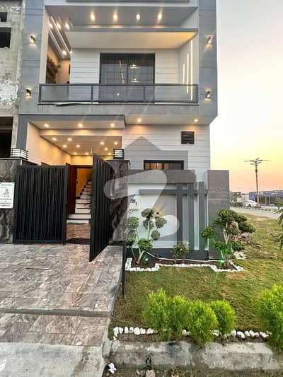 5 Marla luxury house For Rent In Bahria Town Lahore