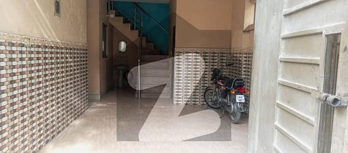 FOR SALE HOUSE 5 MARLA TRIPLE STORY MARBLE WOOD WORK FLOOR BEAUTIFUL HOUSE TOP LOCATION MAIN HAMDARD CHOWK NEAR MINHAJ UNIVERSITY GOOD INVESTMENT TIME