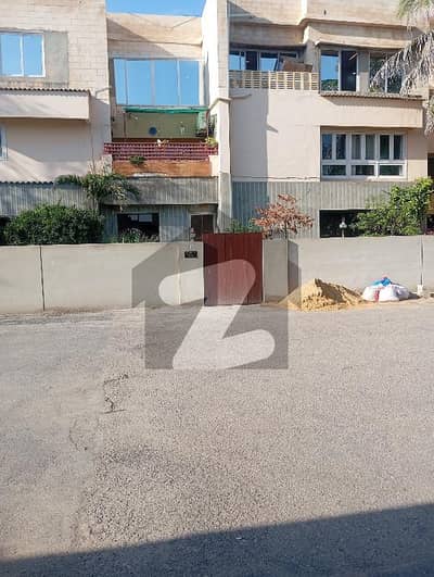 luxury ground floor seaview apartment for sale in very reasonable price 3 specious bedrooms huge garden and parking very secure and gaited community