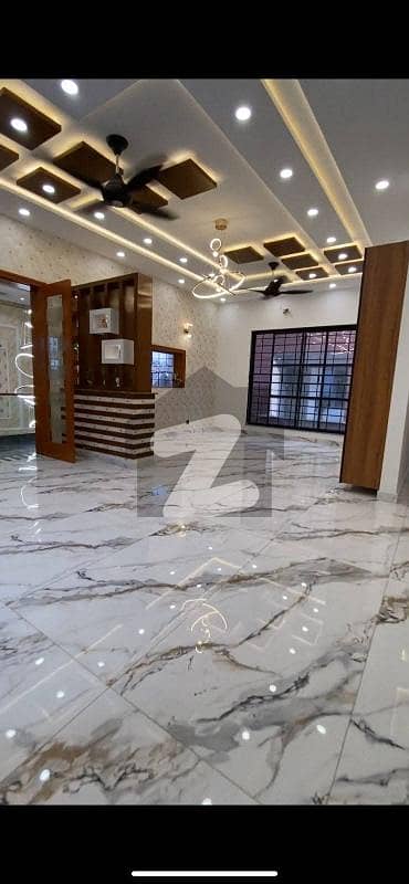 لیک سٹی میڈوز لاہور میں 3 کمروں کا 1 کنال بالائی پورشن 1.2 لاکھ میں کرایہ پر دستیاب ہے۔