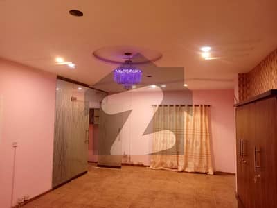 جوہر ٹاؤن لاہور میں 2 کمروں کا 4 مرلہ فلیٹ 80.0 لاکھ میں برائے فروخت۔