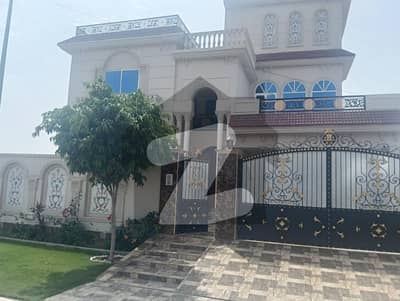 کلاسک ولاز کینال بینک روڈ,ملتان میں 6 کمروں کا 10 مرلہ مکان 2.4 کروڑ میں برائے فروخت۔