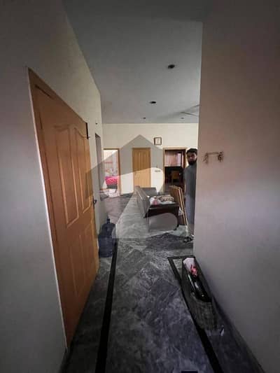 واپڈا ٹاؤن فیز 1 - بلاک ای1 واپڈا ٹاؤن فیز 1,واپڈا ٹاؤن,لاہور میں 2 کمروں کا 10 مرلہ بالائی پورشن 60.0 ہزار میں کرایہ پر دستیاب ہے۔