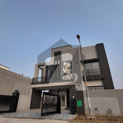 10 Marla Like Brand New House For Rent In Bahria Town Lahore