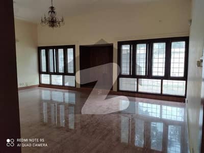 ایف ۔ 8 اسلام آباد میں 4 کمروں کا 2 کنال مکان 7.5 لاکھ میں کرایہ پر دستیاب ہے۔