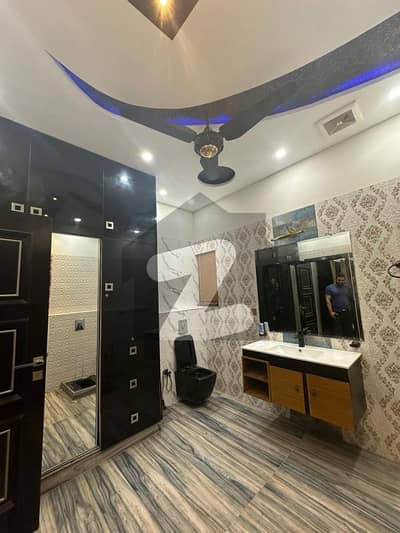 ڈی ایچ اے فیز 5 - بلاک بی فیز 5,ڈیفنس (ڈی ایچ اے),لاہور میں 1 کنال کمرہ 50.0 ہزار میں کرایہ پر دستیاب ہے۔